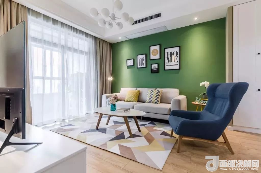 沙發(fā)背景墻選對裝飾畫，才能美了整個客廳空間！