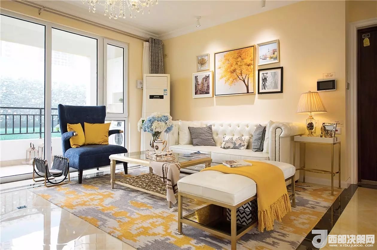 沙發(fā)背景墻選對裝飾畫，才能美了整個客廳空間！