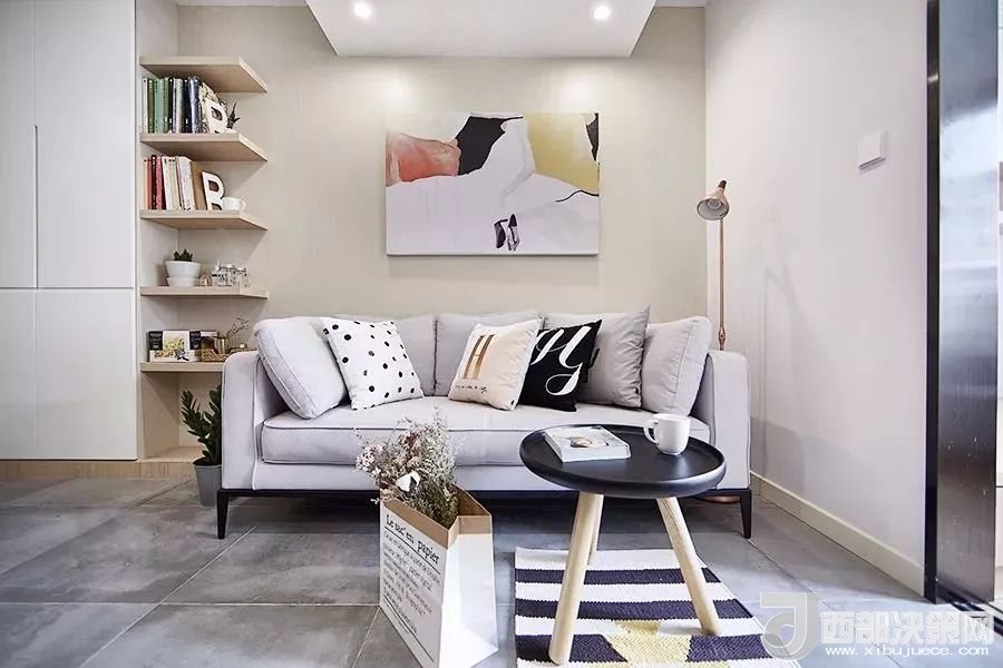 沙發(fā)背景墻選對裝飾畫，才能美了整個客廳空間！