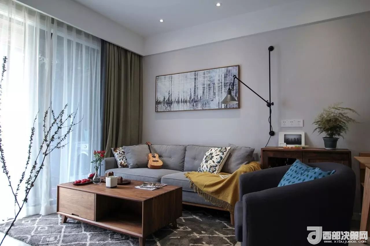 沙發(fā)背景墻選對裝飾畫，才能美了整個客廳空間！