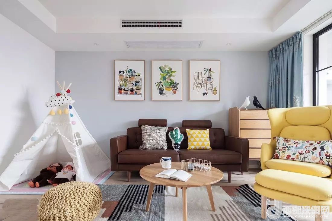 沙發(fā)背景墻選對裝飾畫，才能美了整個客廳空間！