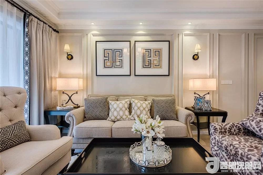 沙發(fā)背景墻選對裝飾畫，才能美了整個客廳空間！