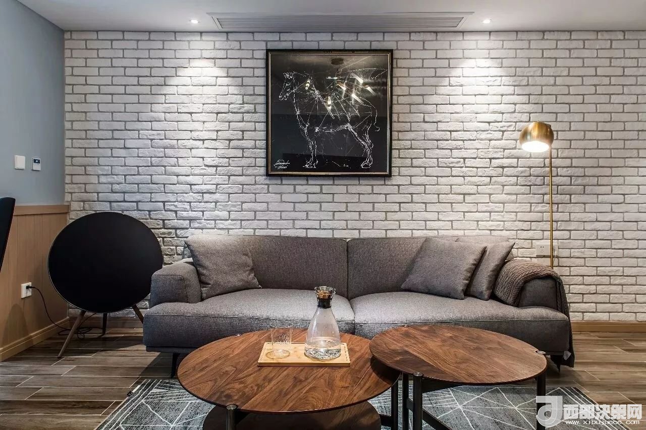 沙發(fā)背景墻選對裝飾畫，才能美了整個客廳空間！