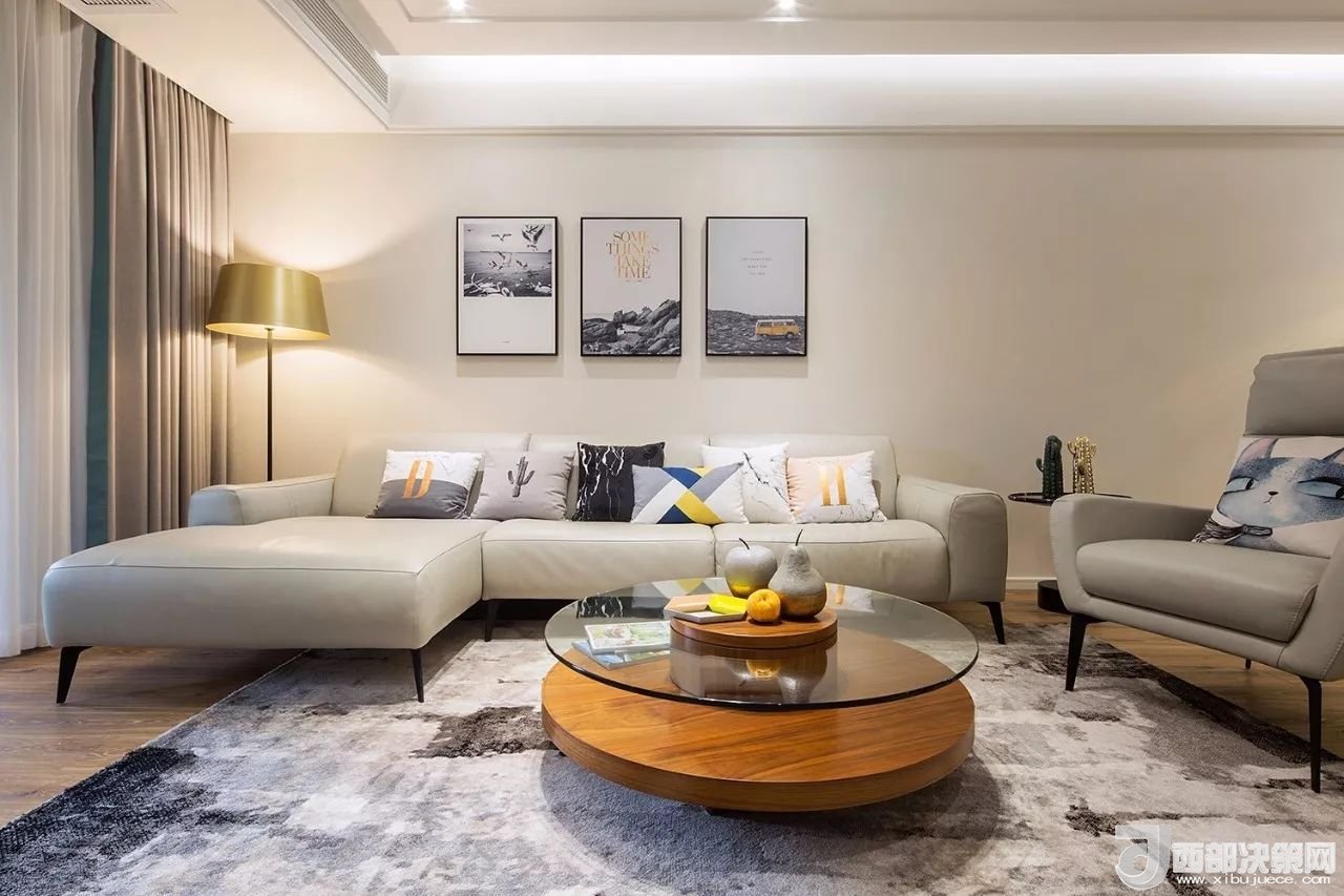 沙發(fā)背景墻選對裝飾畫，才能美了整個客廳空間！