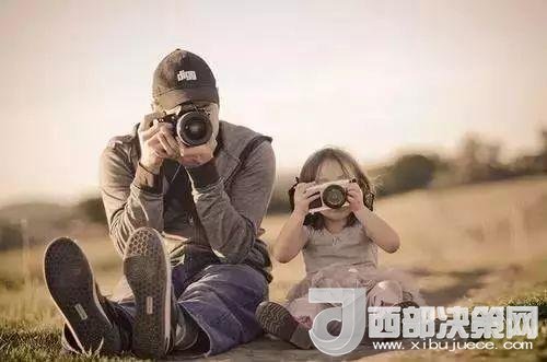 “曾子殺豬”故事在前，最近又有《父母說好考了90分就去看海，被爽約后女孩離家出走》新聞在后。父母如果自己的行為“打臉”了，又怎么能在孩子面前掌握教育的主動權(quán)。