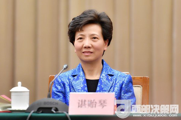 全國(guó)人大代表、貴州省委副書記、省長(zhǎng)諶貽琴發(fā)言