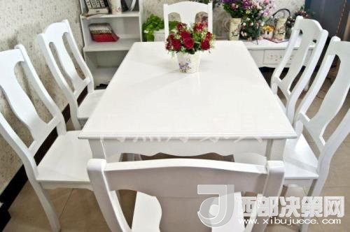 喜歡白色餐桌 但椅子該如何搭配？