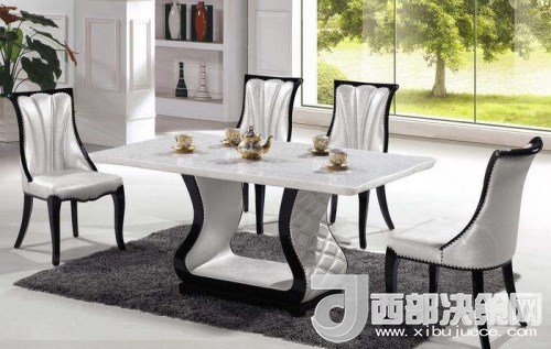 喜歡白色餐桌 但椅子該如何搭配？