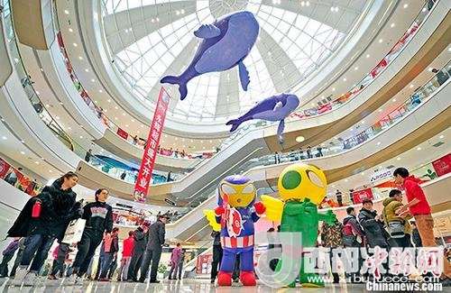 資料圖：購(gòu)物商場(chǎng)。 <a target='_blank' >中新社</a>記者 佟郁 攝