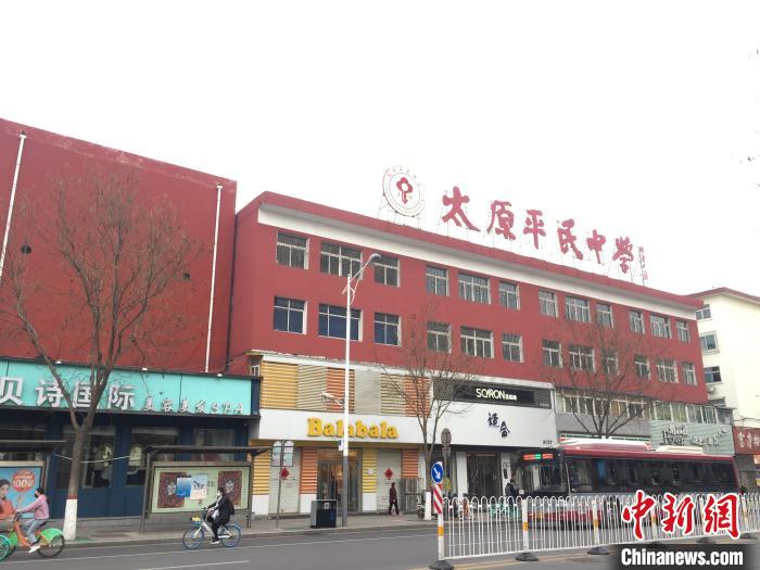 所有師生實行“日報告”“零報告”制度，確保開學后校園衛(wèi)生安全?！「呷鸱?攝