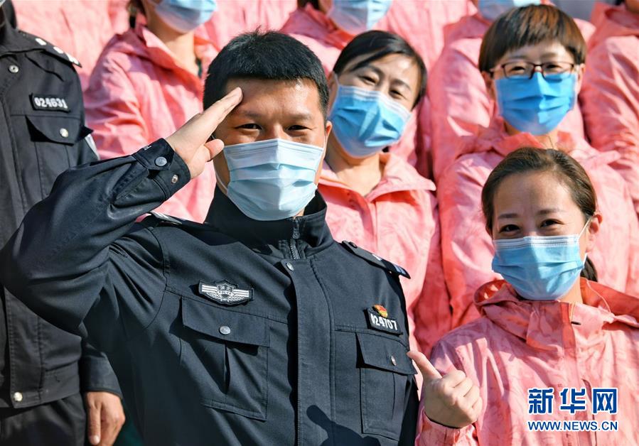 （習(xí)近平致敬的戰(zhàn)“疫”英雄·公安干警篇·圖文互動(dòng)）（1）他們，抗疫一線鑄警魂