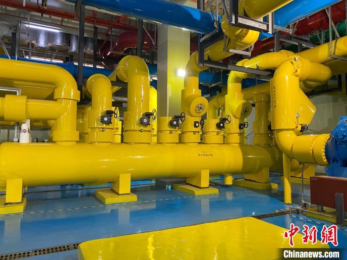 圖為中國移動(dòng)云南數(shù)據(jù)中心冷卻系統(tǒng)。　王旌亞 攝