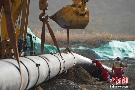 資料圖：天然氣管道施工現(xiàn)場。<a target='_blank'  data-cke-saved- >中新社</a>記者 蘇丹 攝