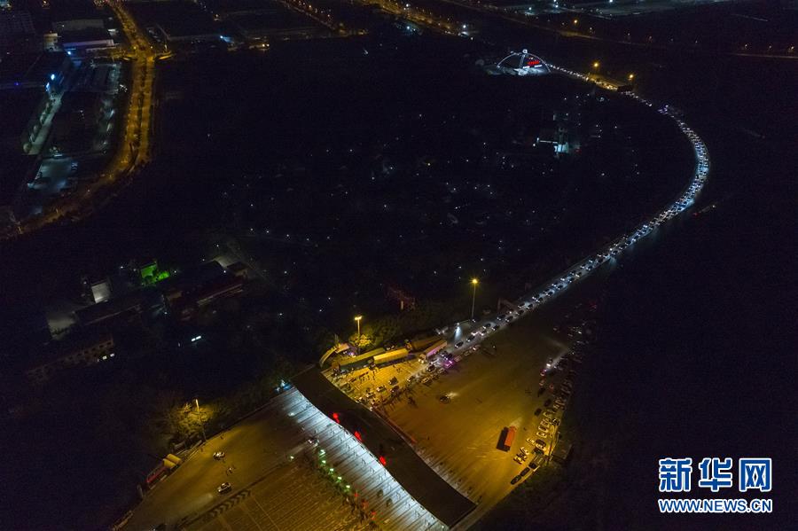 （新華全媒頭條·圖文互動(dòng)）（14）上下同心，守望相助——中國抗疫眾志成城的生動(dòng)實(shí)踐