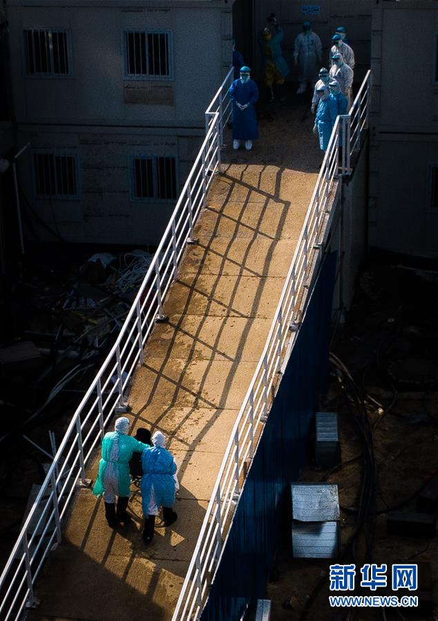 （聚焦疫情防控·圖文互動）（10）分秒必爭！一切為了治病救人——中國抗疫生命至上的生動實踐