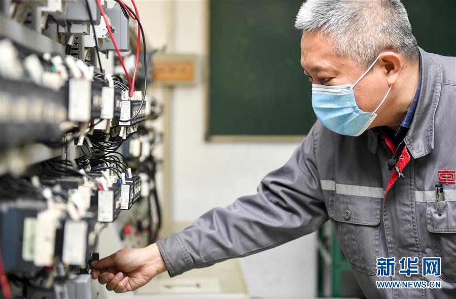 (在習(xí)近平新時代中國特色社會主義思想指引下——新時代新作為新篇章·習(xí)近平總書記關(guān)切事·圖文互動)(5)汗水的味道——記錄奮戰(zhàn)在復(fù)工復(fù)產(chǎn)一線的勞動者