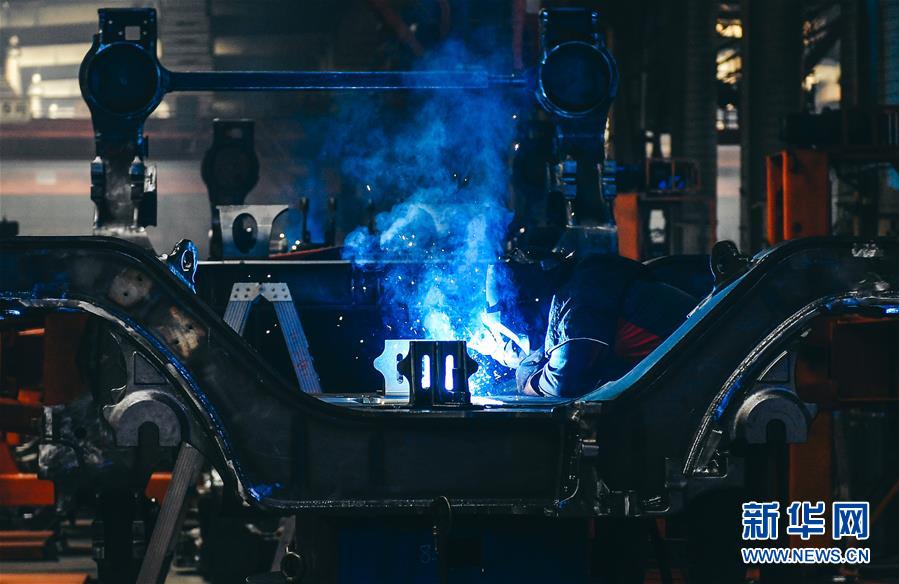 (在習(xí)近平新時代中國特色社會主義思想指引下——新時代新作為新篇章·習(xí)近平總書記關(guān)切事·圖文互動)(3)汗水的味道——記錄奮戰(zhàn)在復(fù)工復(fù)產(chǎn)一線的勞動者