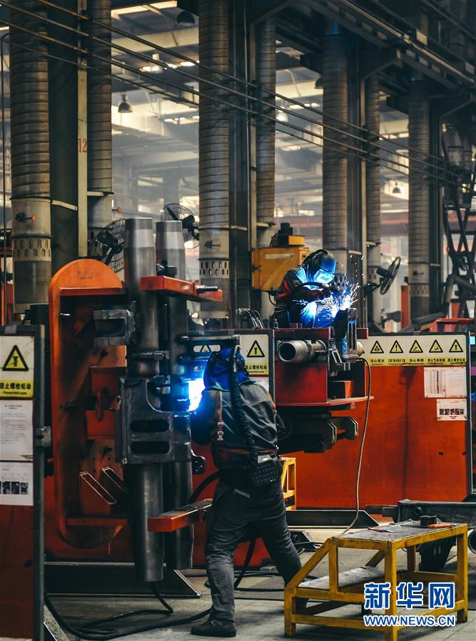 (在習(xí)近平新時代中國特色社會主義思想指引下——新時代新作為新篇章·習(xí)近平總書記關(guān)切事·圖文互動)(4)汗水的味道——記錄奮戰(zhàn)在復(fù)工復(fù)產(chǎn)一線的勞動者