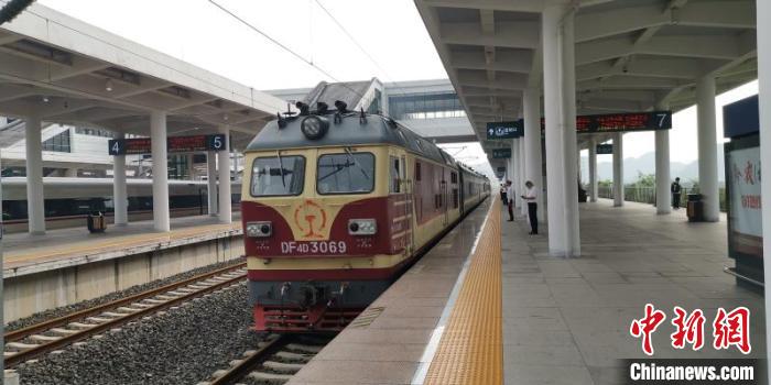 貴州省首條城際高速鐵路——安六鐵路開始聯(lián)調(diào)聯(lián)試。中國鐵路成都局集團(tuán)公司供圖