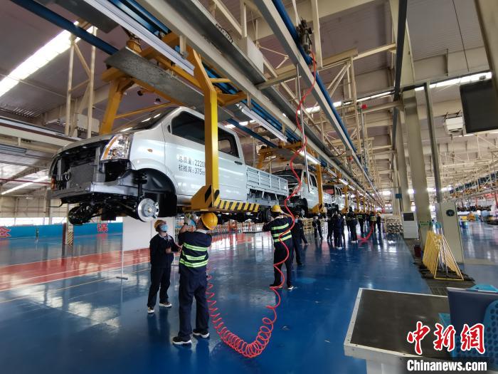 4月初，成功汽車全面復(fù)工復(fù)產(chǎn)。尤其是隨著疫情得到控制，該公司的生產(chǎn)力度也不斷加大。　高飛 攝