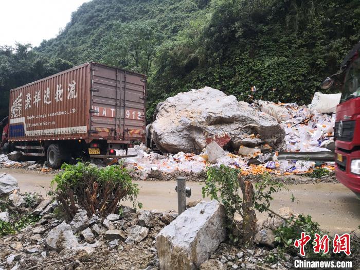 事故現(xiàn)場(chǎng)?！↑S鵬 攝