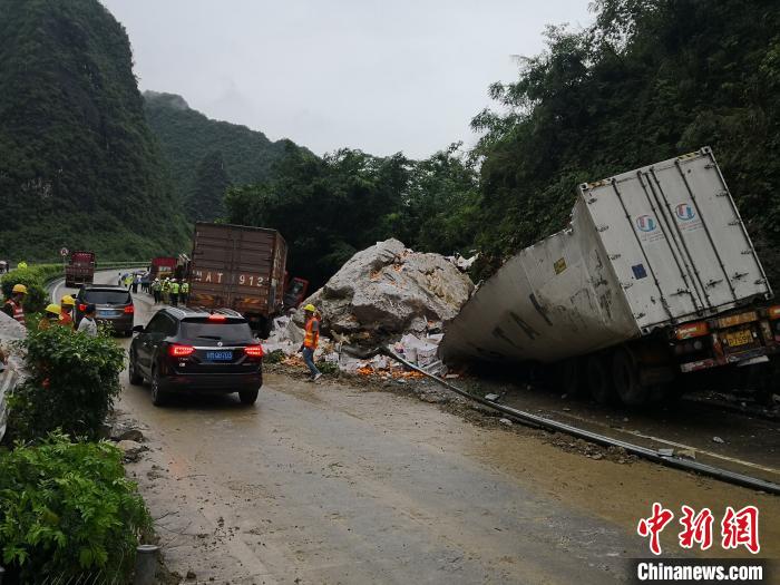 事故現(xiàn)場(chǎng)?！↑S鵬 攝