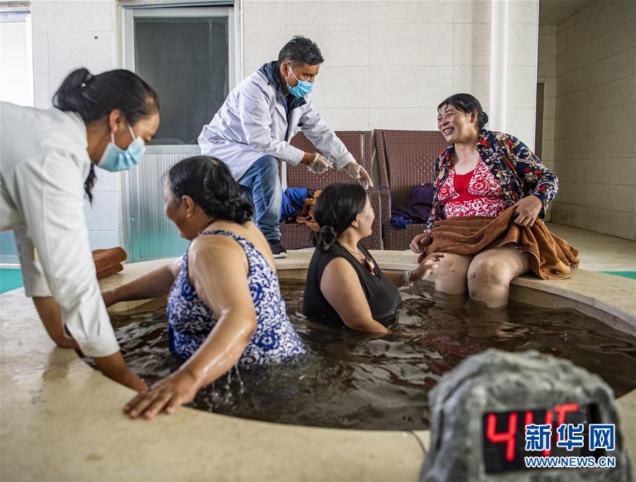 （新華全媒頭條·走向我們的小康生活·圖文互動(dòng)）（10）扎西德勒，我們的新家園——西藏易地扶貧搬遷搬出幸福美好新生活